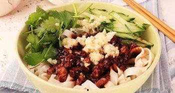 娱乐吃瓜酱天天吃面条,日日面条,天天吃瓜